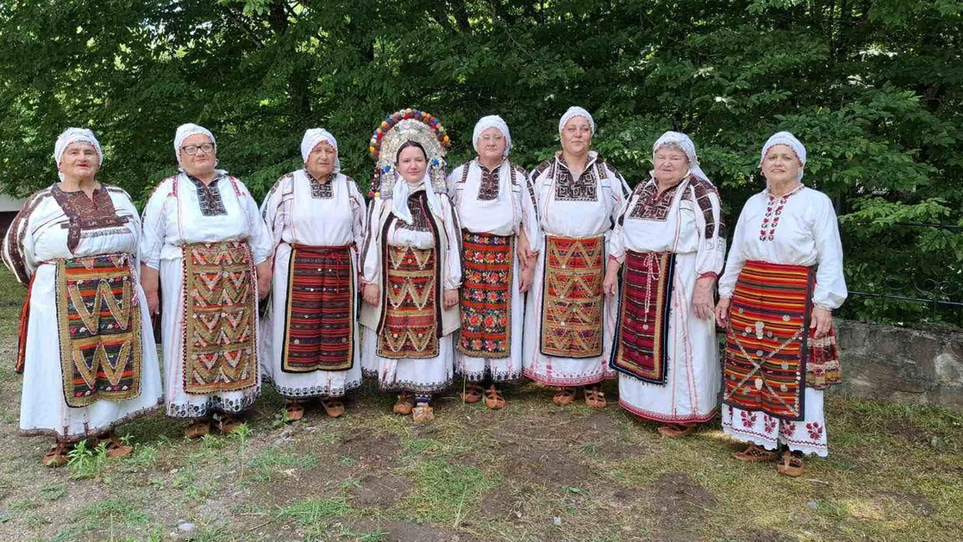 Над 60 състава участваха в Празника на носията в село Рибарица (СНИМКИ)
