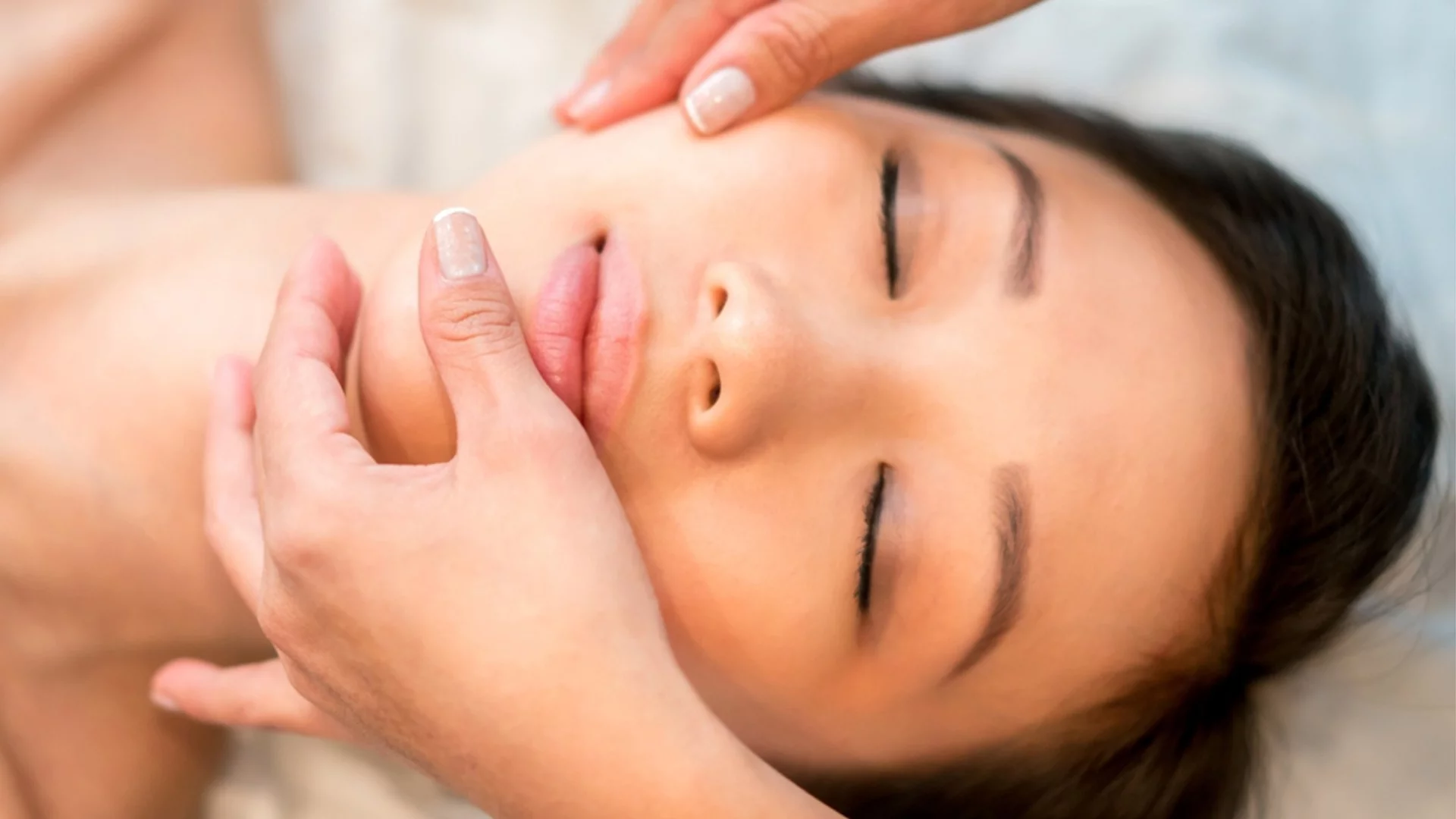 Маски, масажи, филъри и ботокс – да развенчаем митовете за козметиката