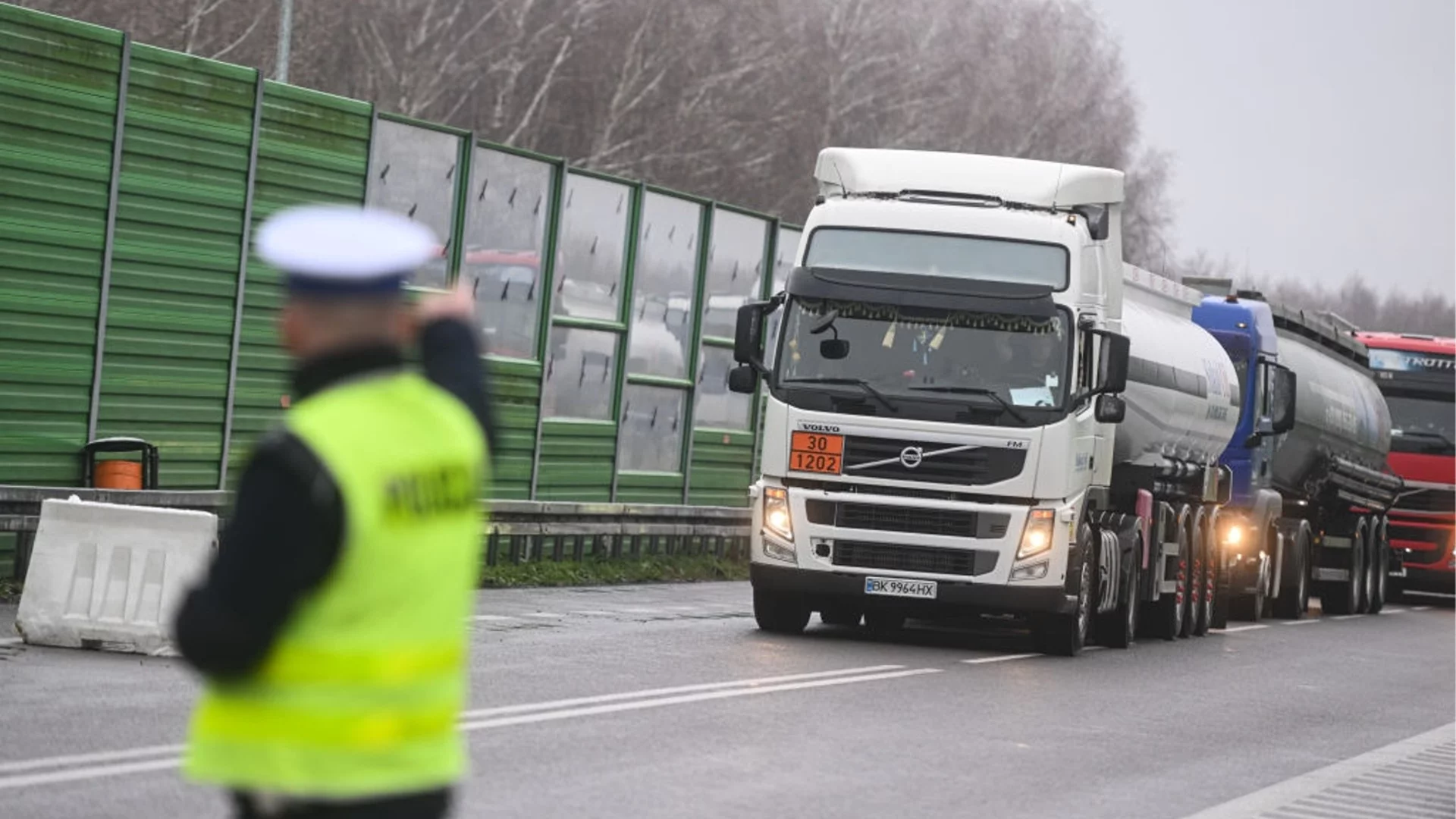 Удължават забраната за преминаване на тежкотоварни моторни превозни средства през прохода Петрохан
