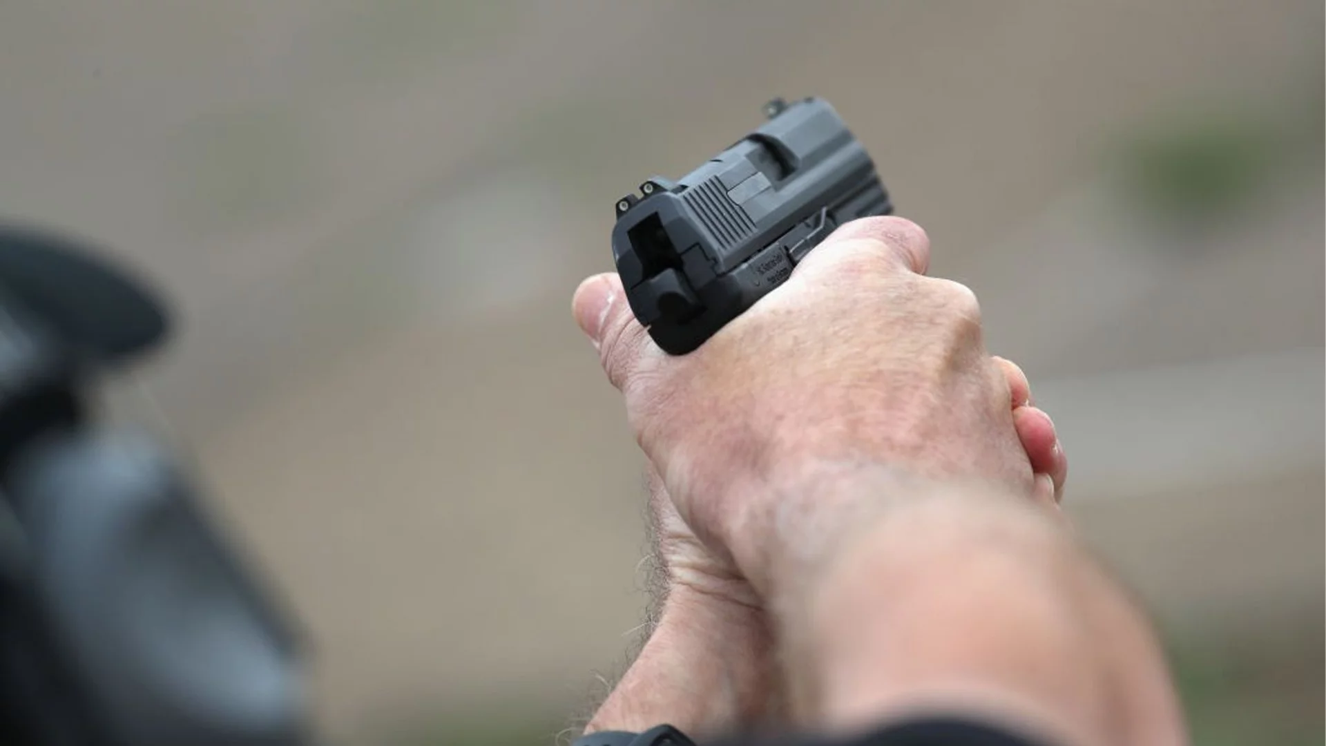 Заплашиха с пистолет общински служители в София
