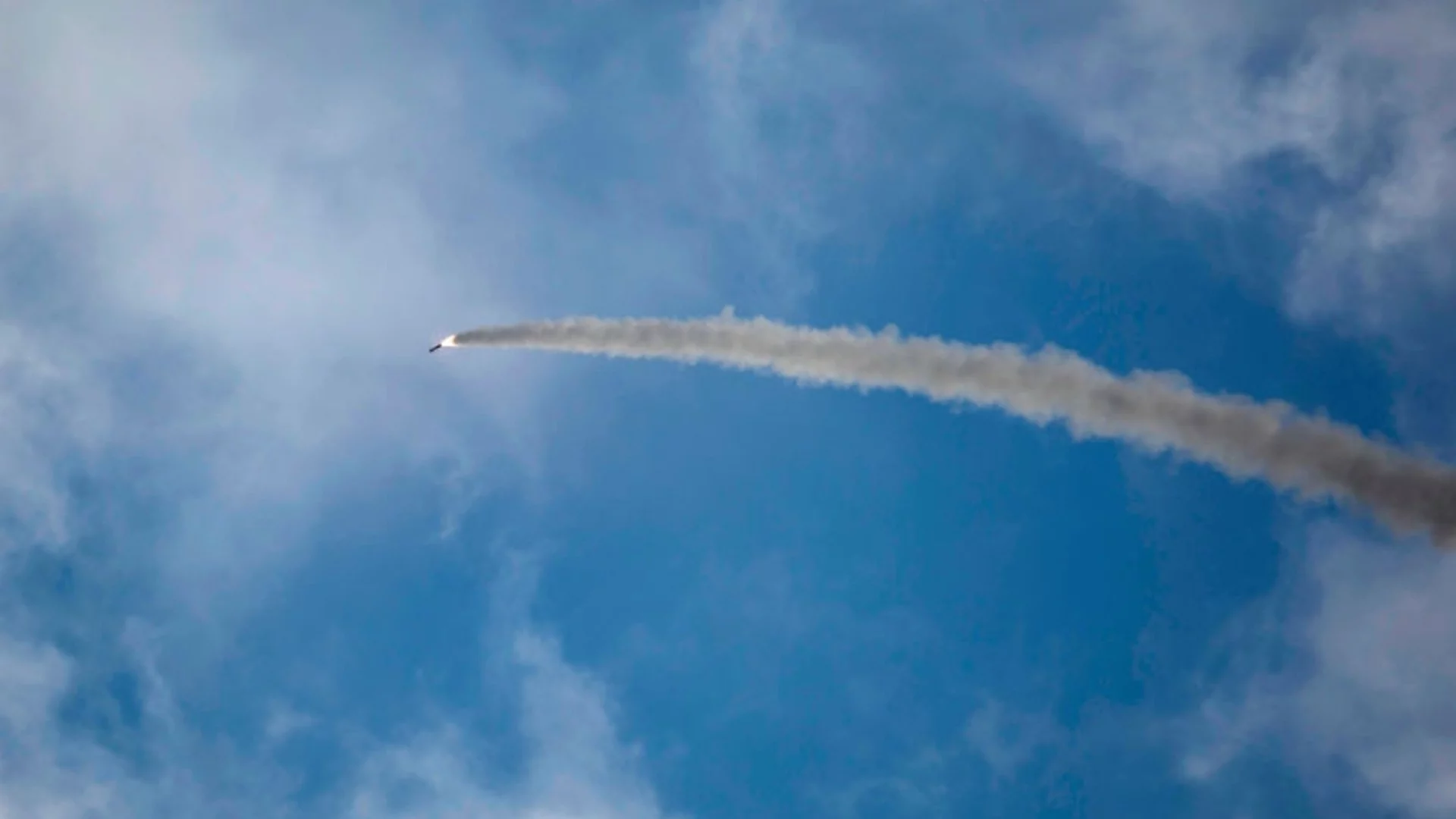 "Байрактар" успешно тества управляеми ракети, поразяващи цел на 50 км (ВИДЕО)