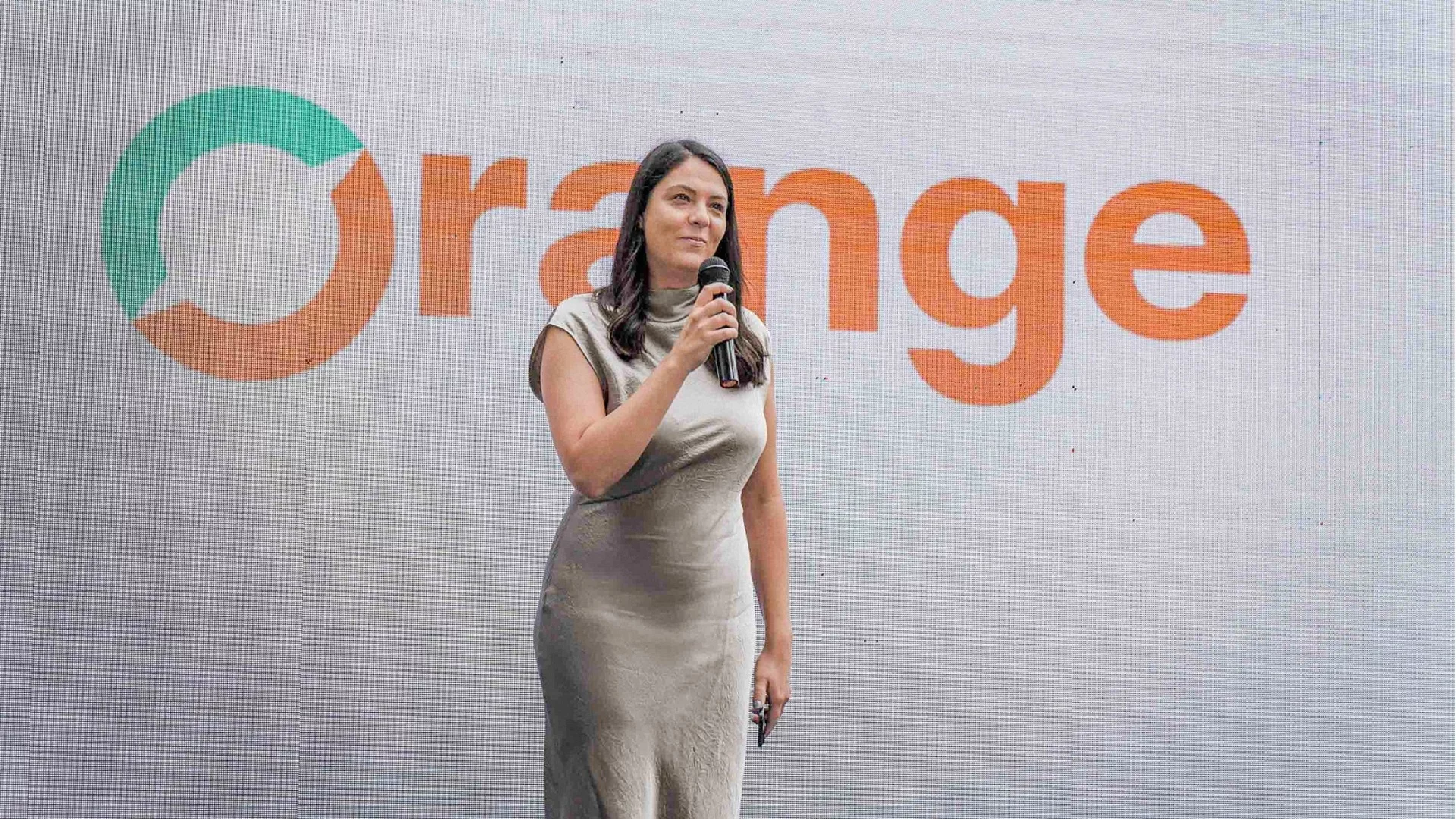 Верига книжарници Orange представя на своите клиенти иновативно приложение за избор на подаръци