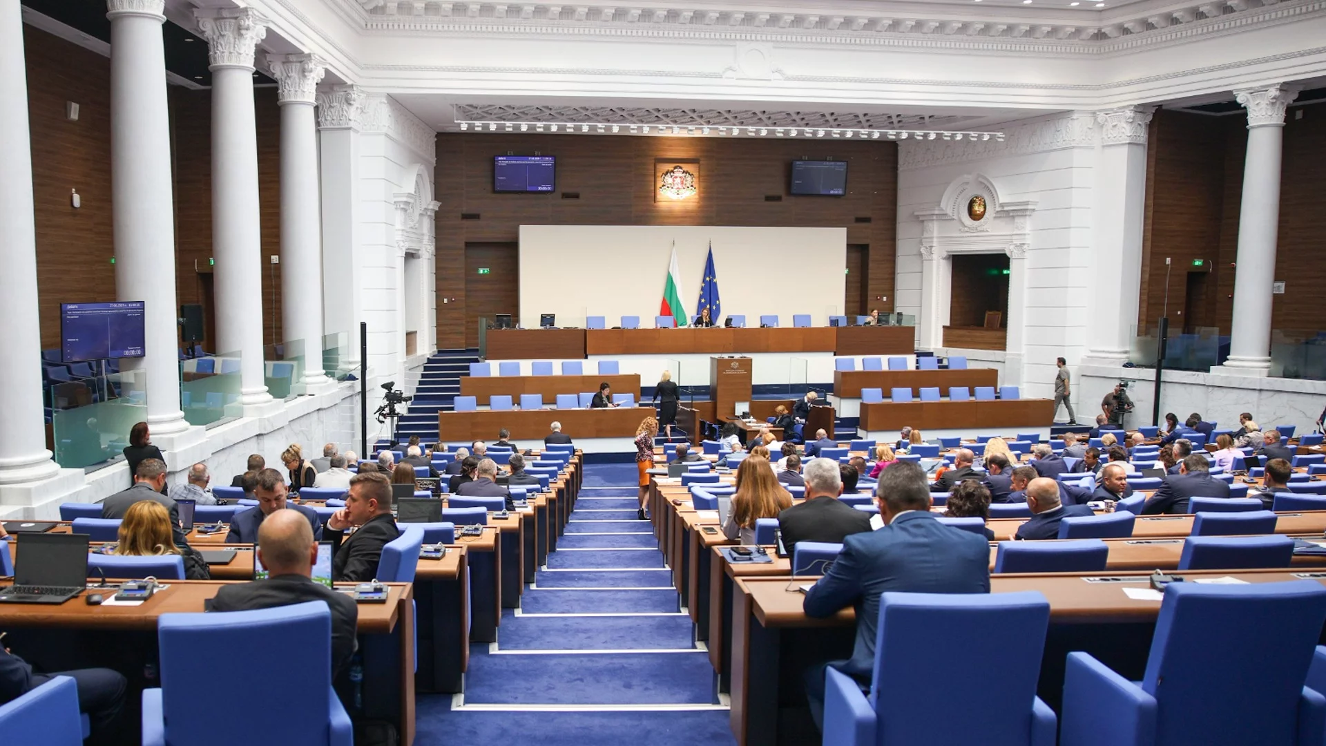 Решено: Комисия ще изслушва Пеевски, Христо Иванов и Лозан Панов за Нотариуса и Еврото