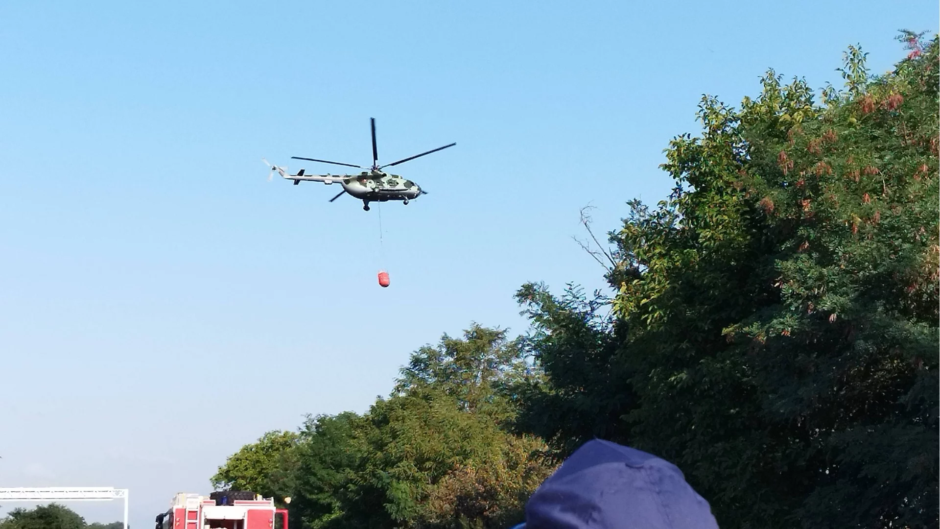 Изпратиха хеликоптер да гаси пожара на българо-гръцката граница