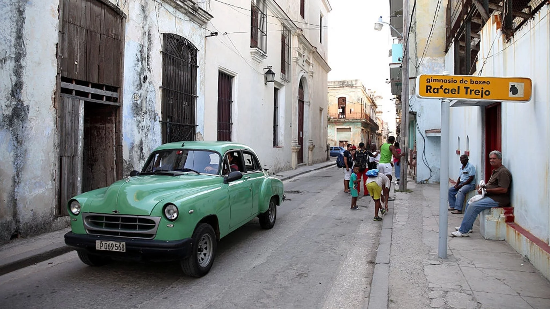 В Куба: мизерията на обикновения човек. Едни ровят в боклука, други живеят в лукс