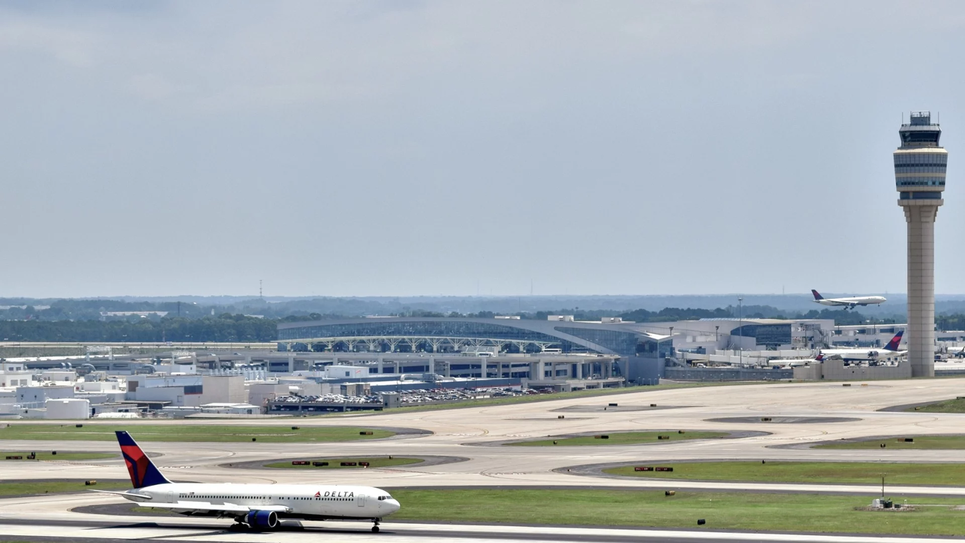 Евакуираха френско-швейцарското летище поради съображения за сигурност