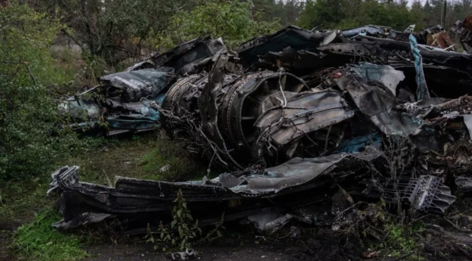 Само ламарини: Руски Су-34 след поредната атака срещу летището Морозовск (ВИДЕО)