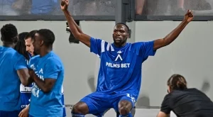 Сангаре с бонус тренировки със стотици удари към вратата, докато феновете на Левски пеят песен за него (ВИДЕО)