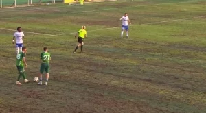 Бутонките на футболистите съсипали терените в половин България