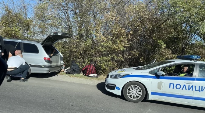 Загинал и ранени при гонка на полицията с мигранти в Бургаско