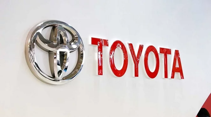 Приближаващ тайфун затваря заводите на Toyota в Япония