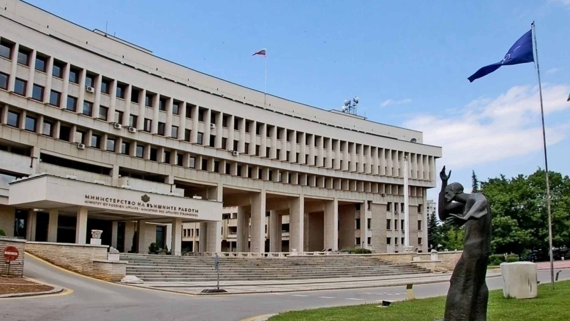 Външно привика македонския посланик заради провокациите на Скопие