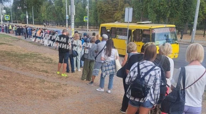 Транспортен колапс в Киев заради най-дългата досега въздушна тревога (ВИДЕА и СНИМКИ)