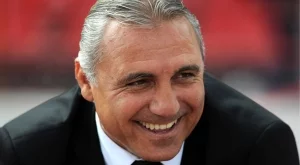 ВИЦ НА ДЕНЯ: Христо Стоичков влиза в галерия и пита...