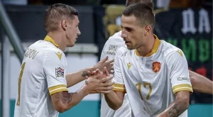 Пици, бири и голи до кръста - как българите отпразнуваха първата победа от 713 дни (СНИМКА)