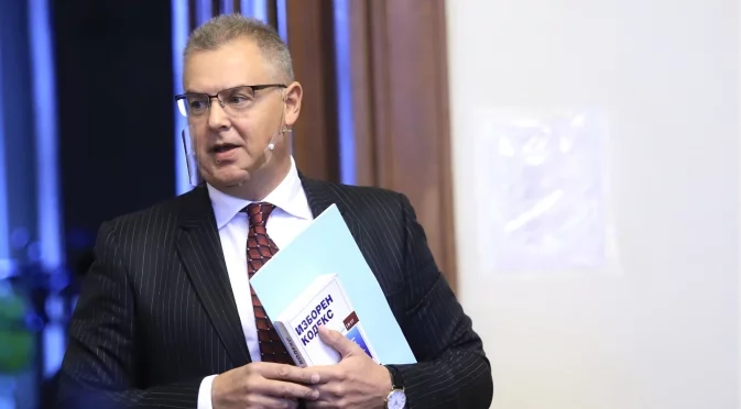 Бивш шеф на ЦИК де факто прехвърли всички решения на комисията към съда