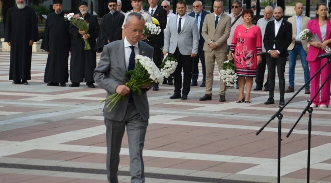 С полагане на цветя Благоевград отбеляза 139 години от Съединението