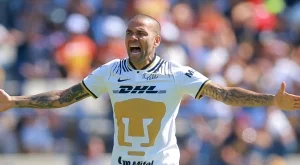 За първи път след затвора: Дани Алвеш отново на терена, и то с любопитна фланелка