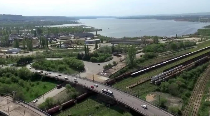 Млад мъж скочи от Аспаруховия мост и загина на място 