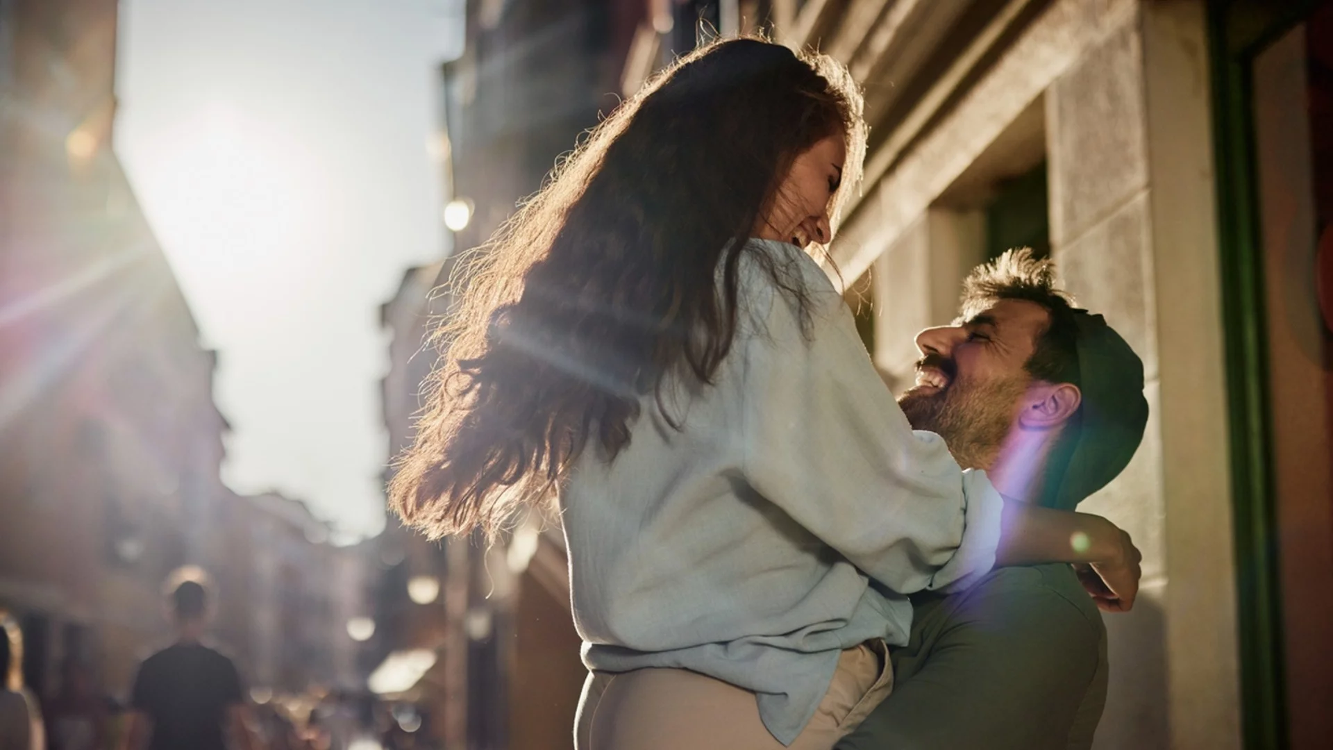 Кои зодии ще се усмихнат на нова любов този петък?