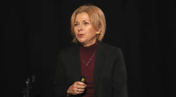 Боряна Димитрова за политическата ситуация: Наблюдаваме агонията на динозаврите
