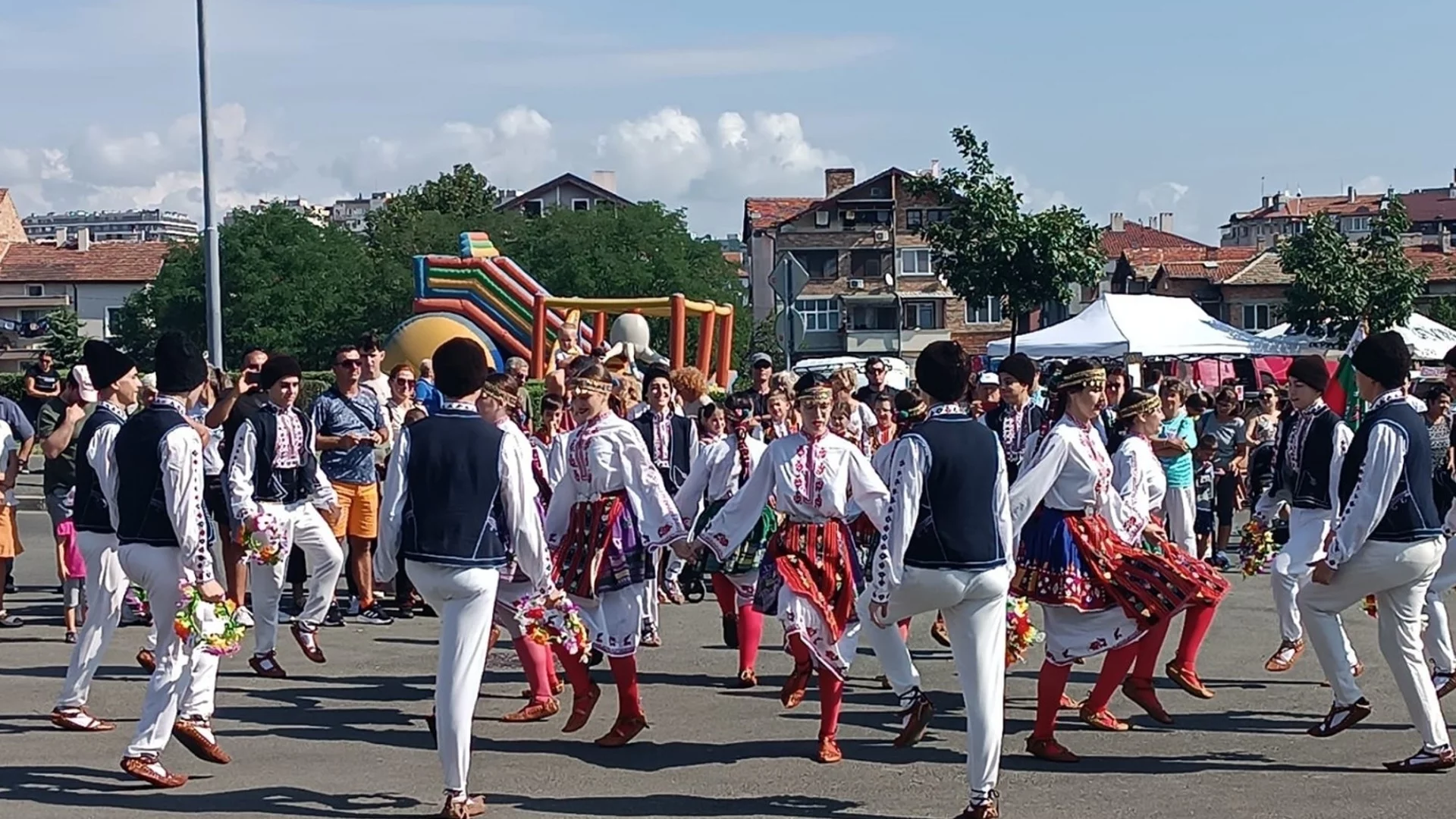 "Меден рудник" в Бургас отбелязва празника си с много музика и настроение