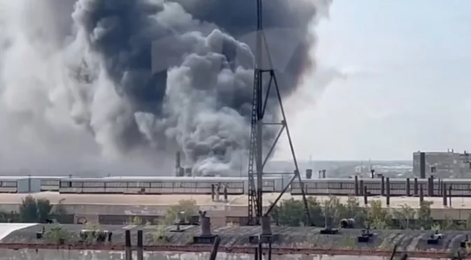 Пожар пламна в руски военен завод, пак дронове над летище в Мурманск (ВИДЕО)