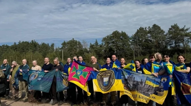 След повече от 2 г. в руски плен: 49 украинци се завърнаха у дома (ВИДЕО и СНИМКИ)