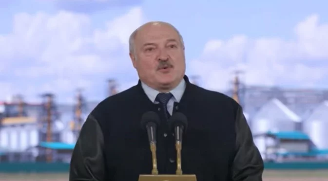 Лукашенко се хвали с "жест на хуманизъм" - помилва 37 затворници, осъдени за екстремизъм