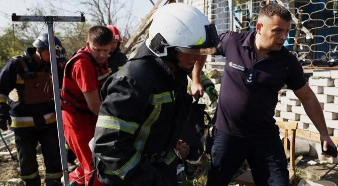 Руска бомба удари старчески дом в Суми: Има загинали и ранени