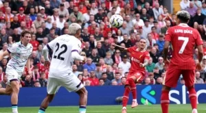 Безупречен Ливърпул се реваншира пред феновете си и оглави класирането, Тотнъм също не сгреши (ВИДЕО) 