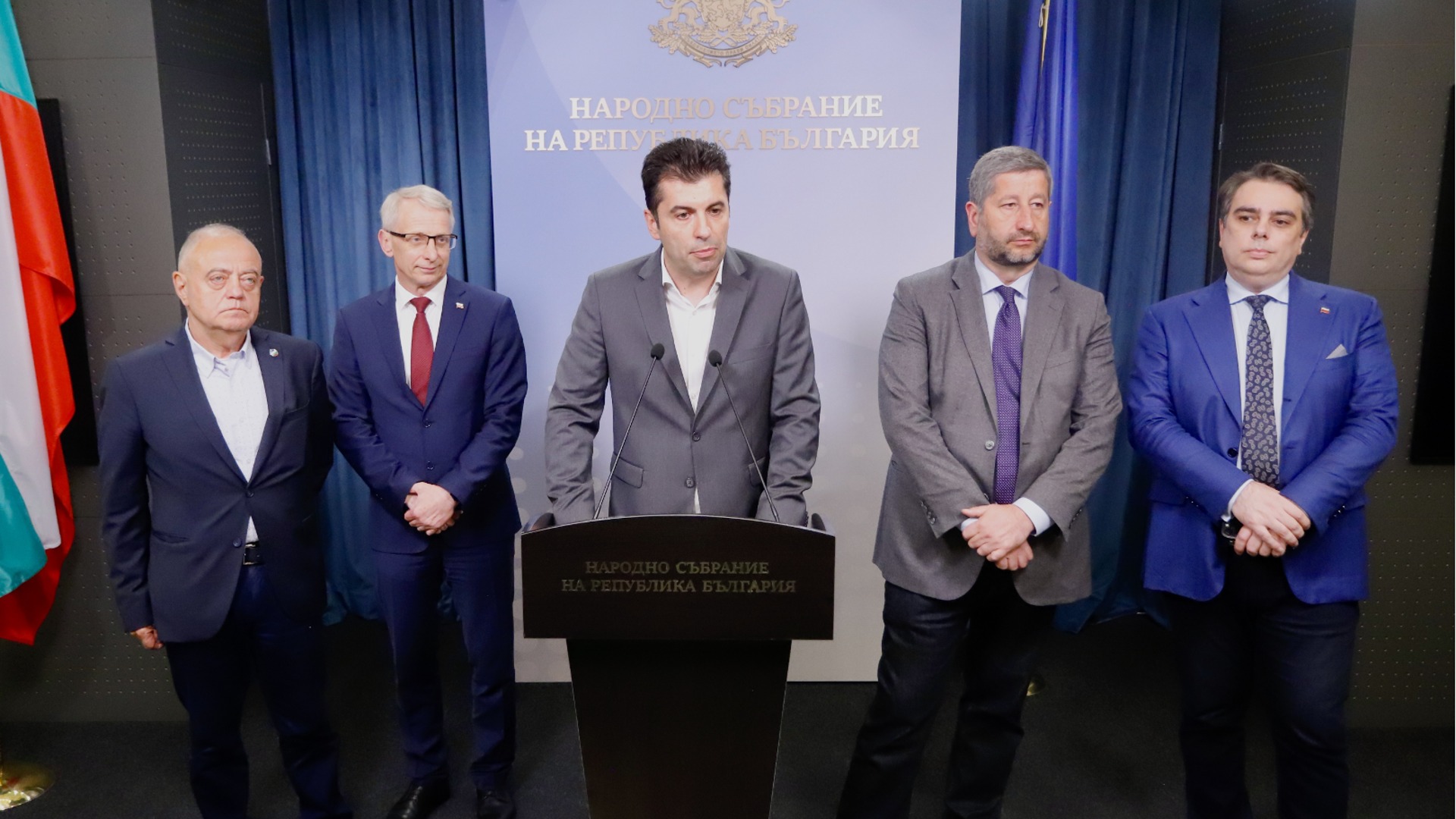 Известни имена на ДБ отпадат като водачи на листи: Ето всички водачи на ...