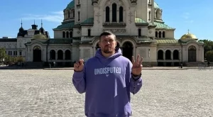 {{ otherArticle[0].article.title }}