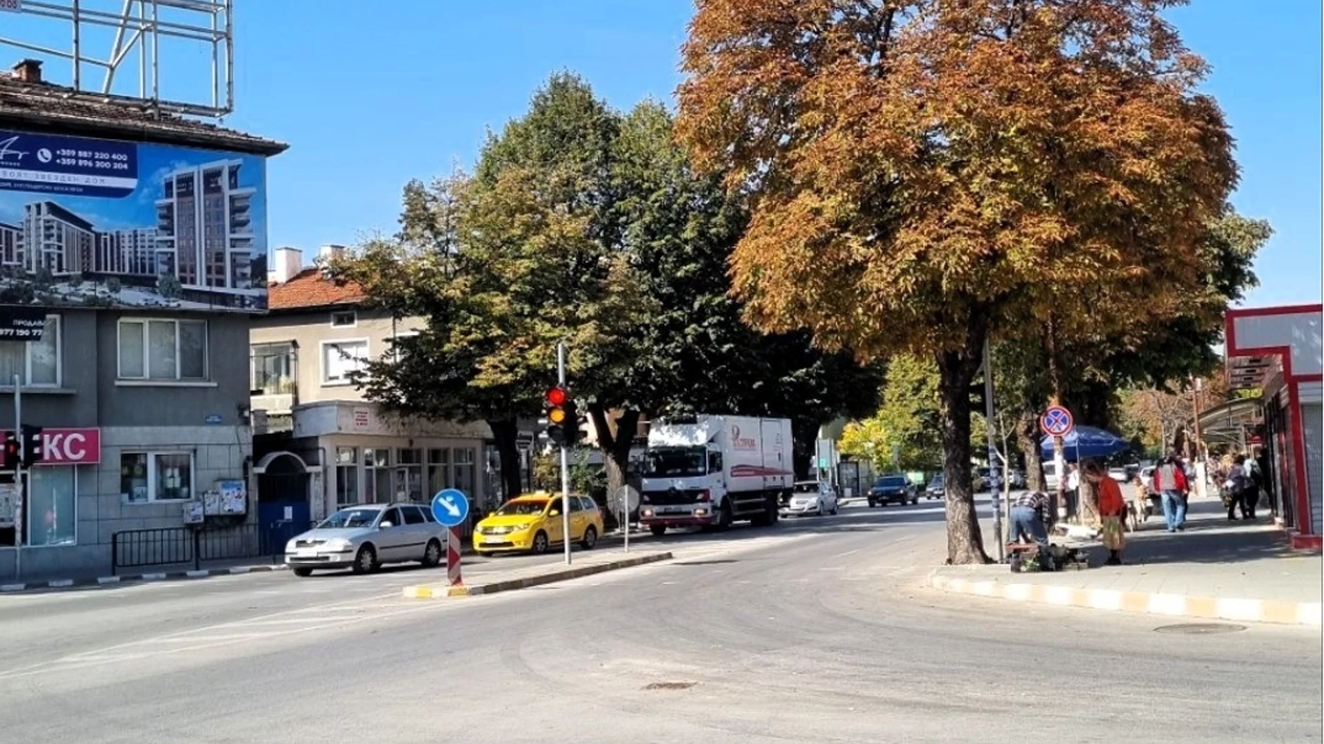 Монтират предпазни парапети на основна улица в Асеновград