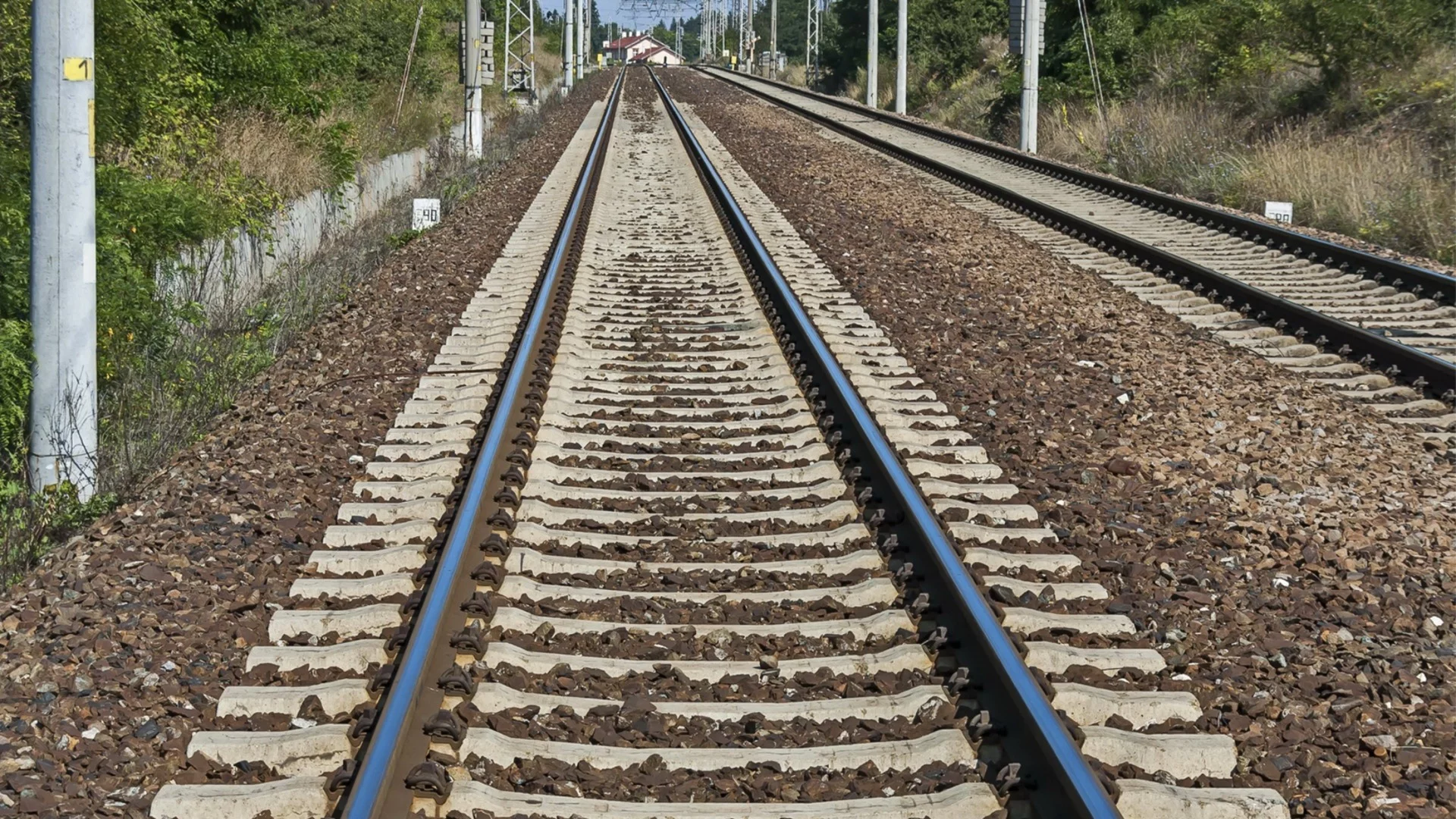 Влак блъсна жена в района на гарата в Белово, тя почина