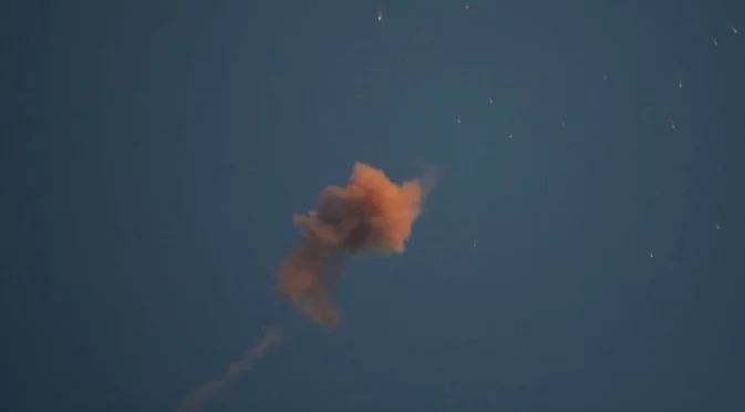 Атака с дронове срещу руско военно летище в Адигея, има пожар (ВИДЕО)