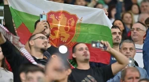 {{ otherArticle[0].article.title }}