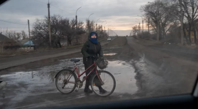 Русский мир в град Донецк: Водата тече от печката (ВИДЕО)