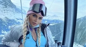 Сексапилната рускиня, която ще стимулира Чар за мача с Кобрата (СНИМКИ)