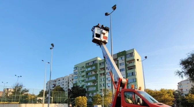 С LED-осветители се подменя осветлението в парк в Стара Загора