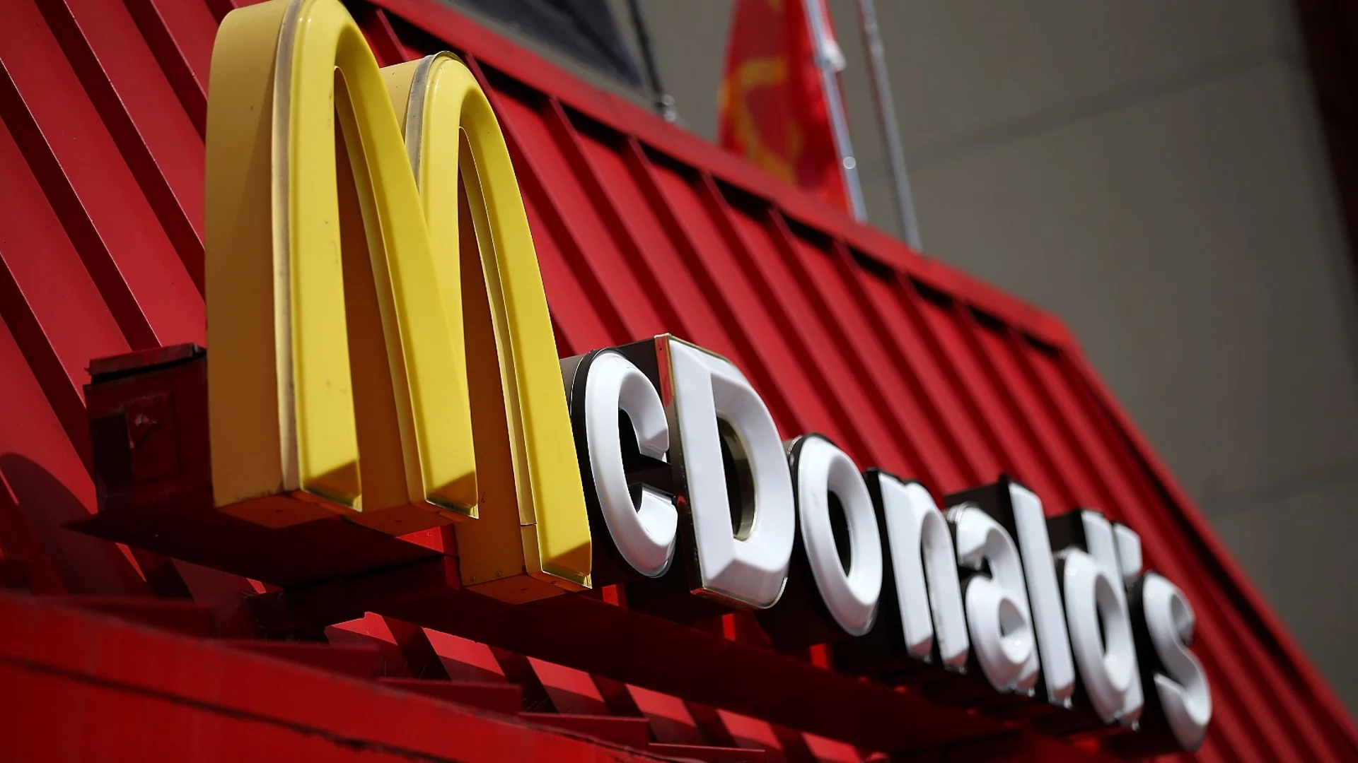 McDonald's спира определени продукти заради бактерията Ешерихия коли в САЩ