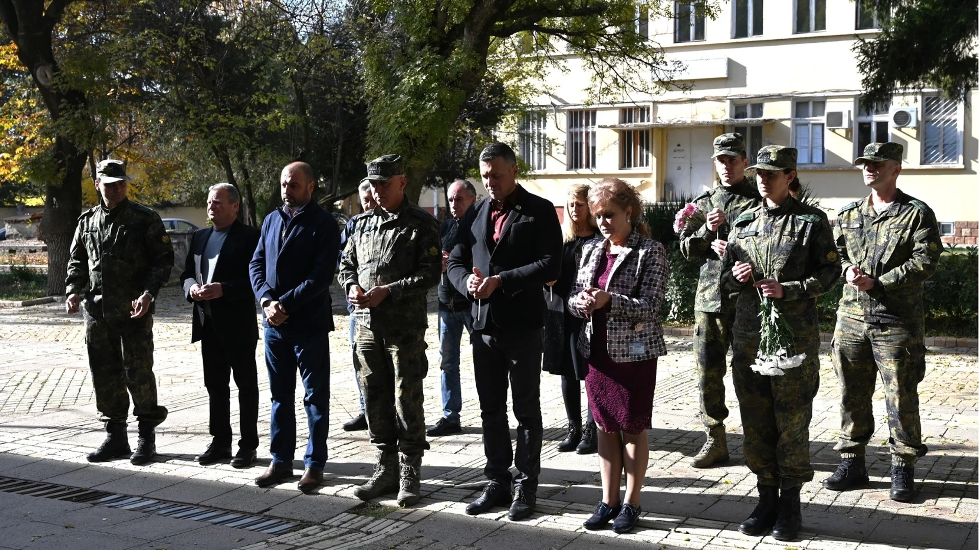 "Преди Архангелова задушница": В Елин Пелин почетоха загиналите военни