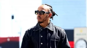 Бесен е! Босът на Мерцедес разкри грозния акт от Ферари в ситуацията с Хамилтън