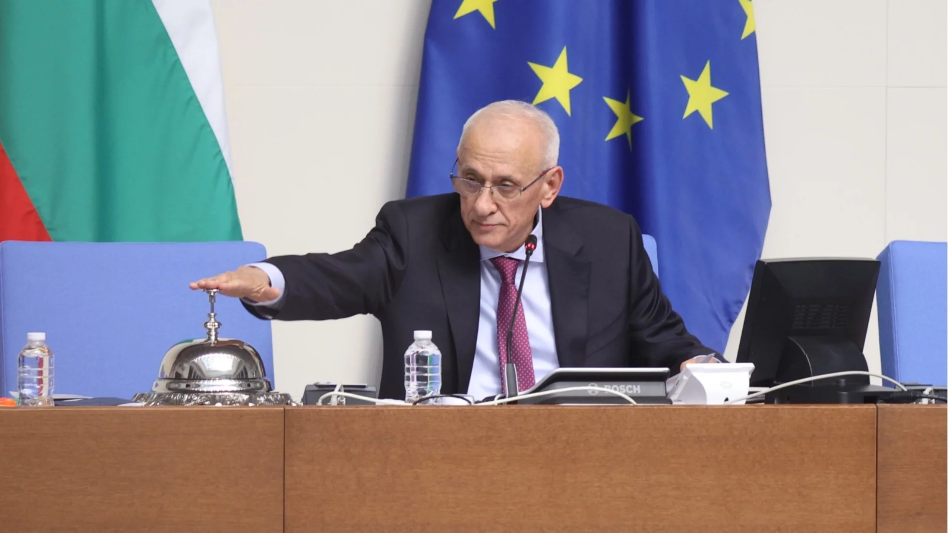 Първото заседание на парламента ще продължи в сряда