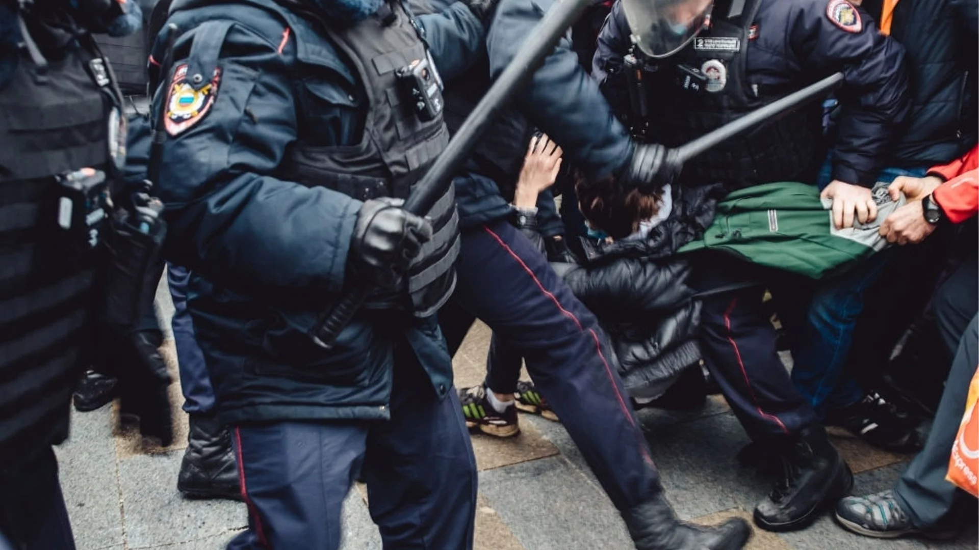 След арести на опозиционери: Тежки размирици избухнаха в Абхазия (ВИДЕО)