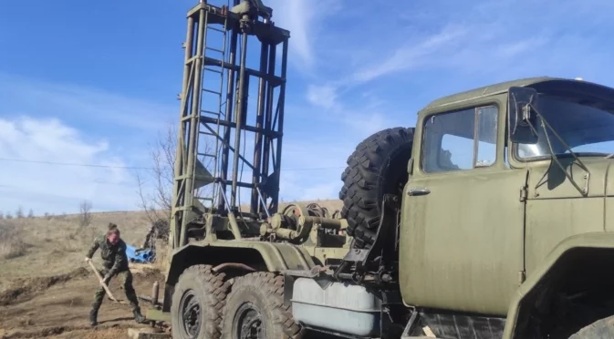 Военнослужещи помогнаха за решаването на водната криза в беленското село Татари (СНИМКИ)