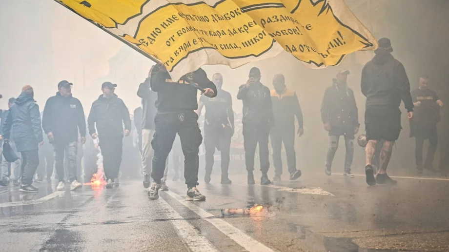 ВИДЕО: Феновете на Ботев Пд вече изпотрошиха строящия се нов стадион на Локо Пд