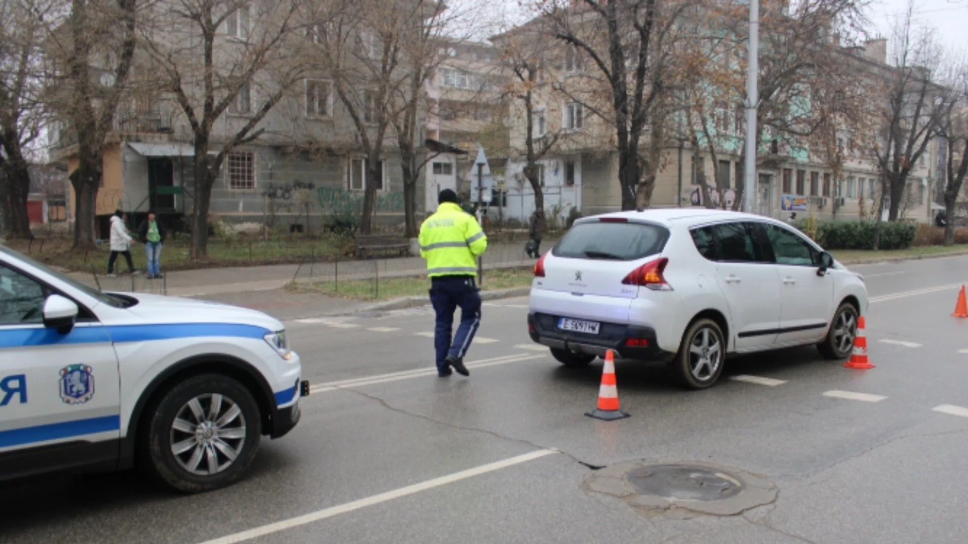 Мъж с опасност да живота, след като кола го блъсна на пешеходна пътека в Смолян