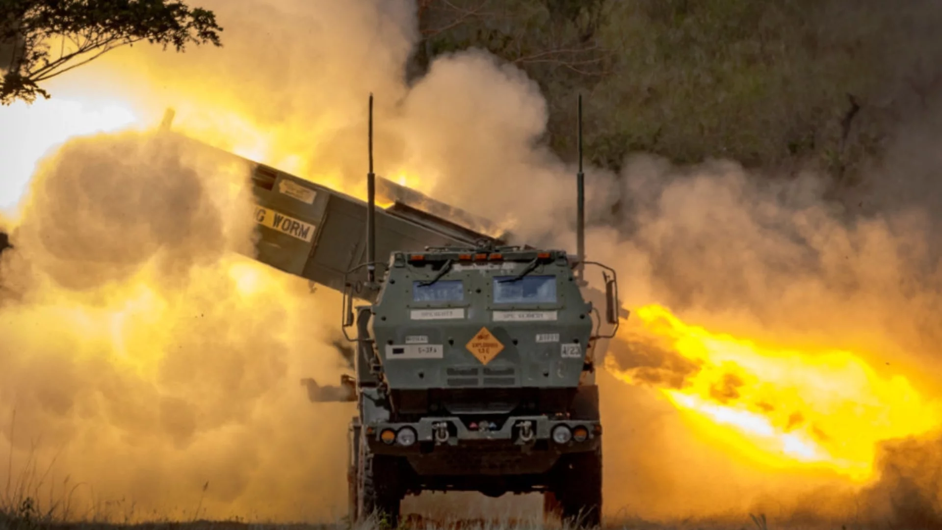 Строени за тържество: HIMARS изпепели руски офицери и войници