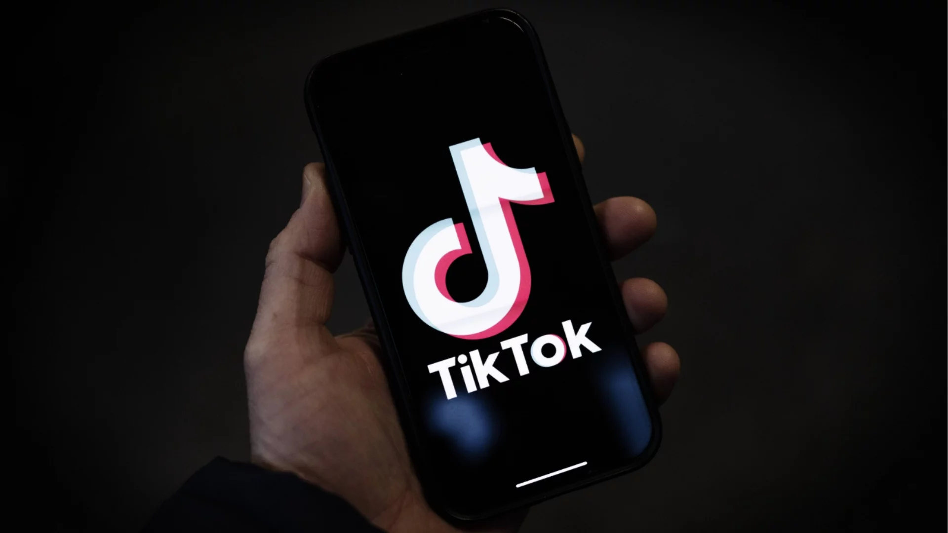 За да направи задълбочена проверка: ЕК иска TikTok да запази всички данни за изборите